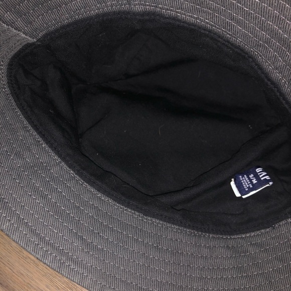 GAP hat - Picture 3 of 3